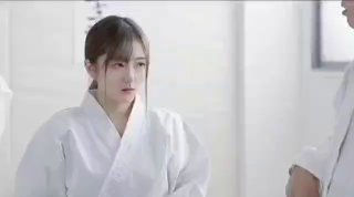 熟女阿姨 被大洋吊操的很舒爽 淫水超多 内射一丢丢